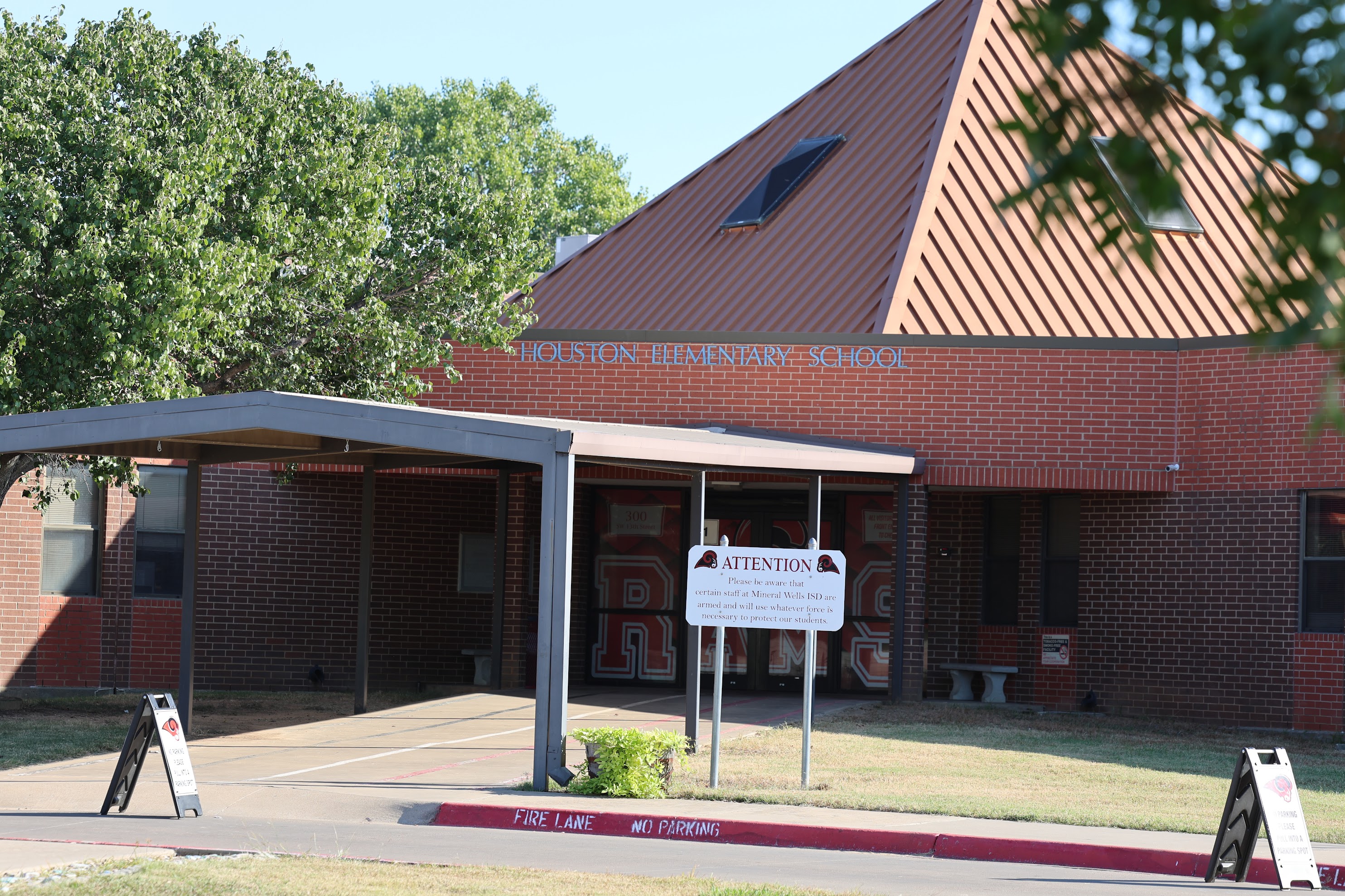 Front entrance of Houston Elementary School, showing the main building and entryway.